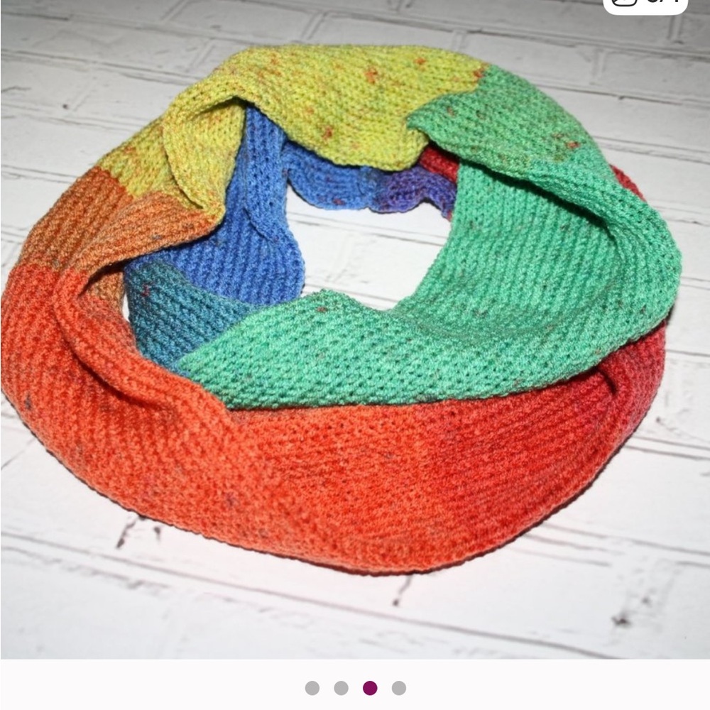 Colorful Knit Scarf 🌈 - Picture 3 of 3